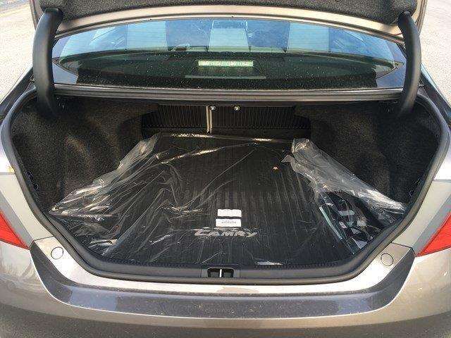 2017 Toyota Camry SE 4dr Sedan